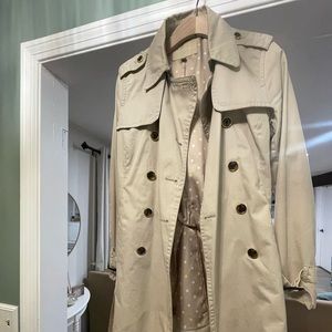Size Medium Banana Republic Women’s Trench Coat